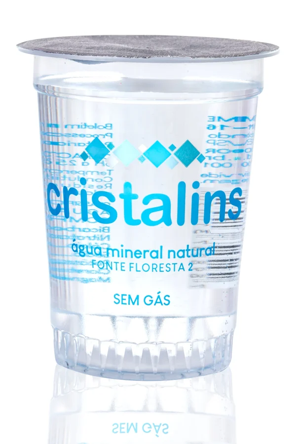 Água mineral no copo — 200 ml